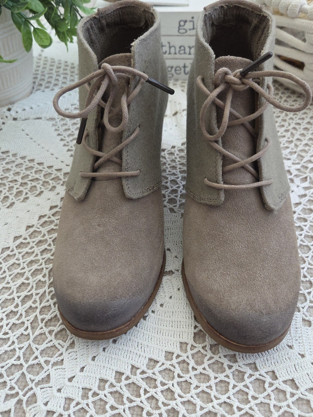 Toms Lunata Taupe Suede Lace-Up Booties Size 9